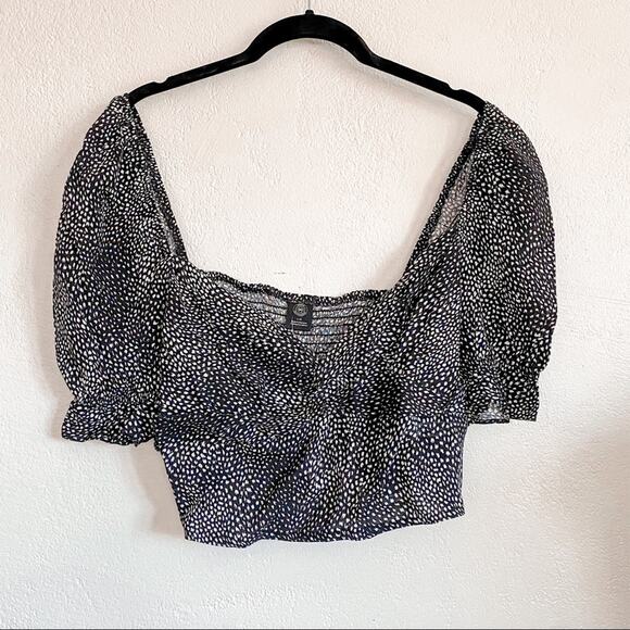Urban Outfitters Twist Front Puff Sleeve Blouse Size Large - Picture 2 of 12